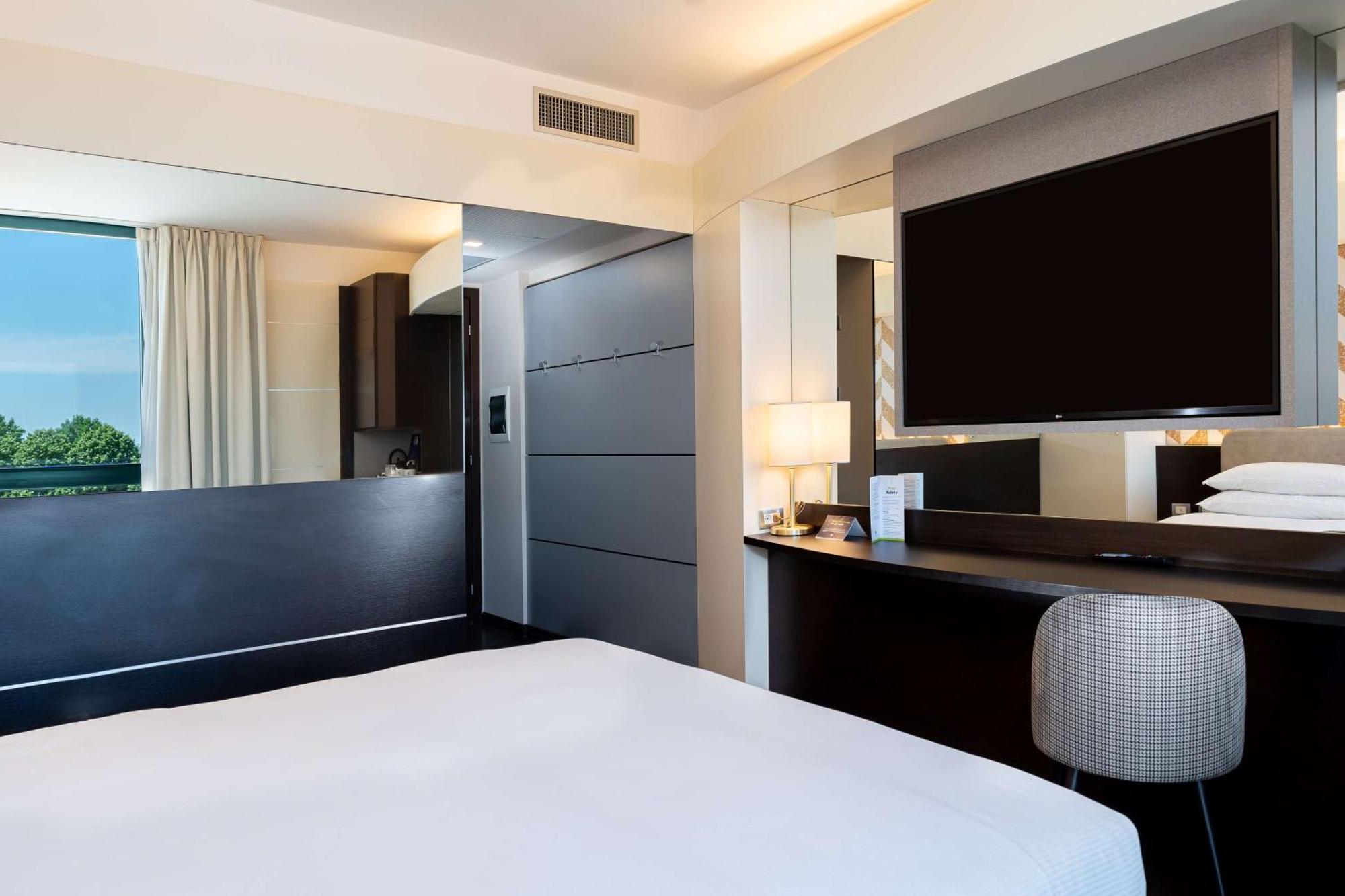 Doubletree By Hilton Milan Malpensa Solbiate Olona Hotel Eksteriør billede