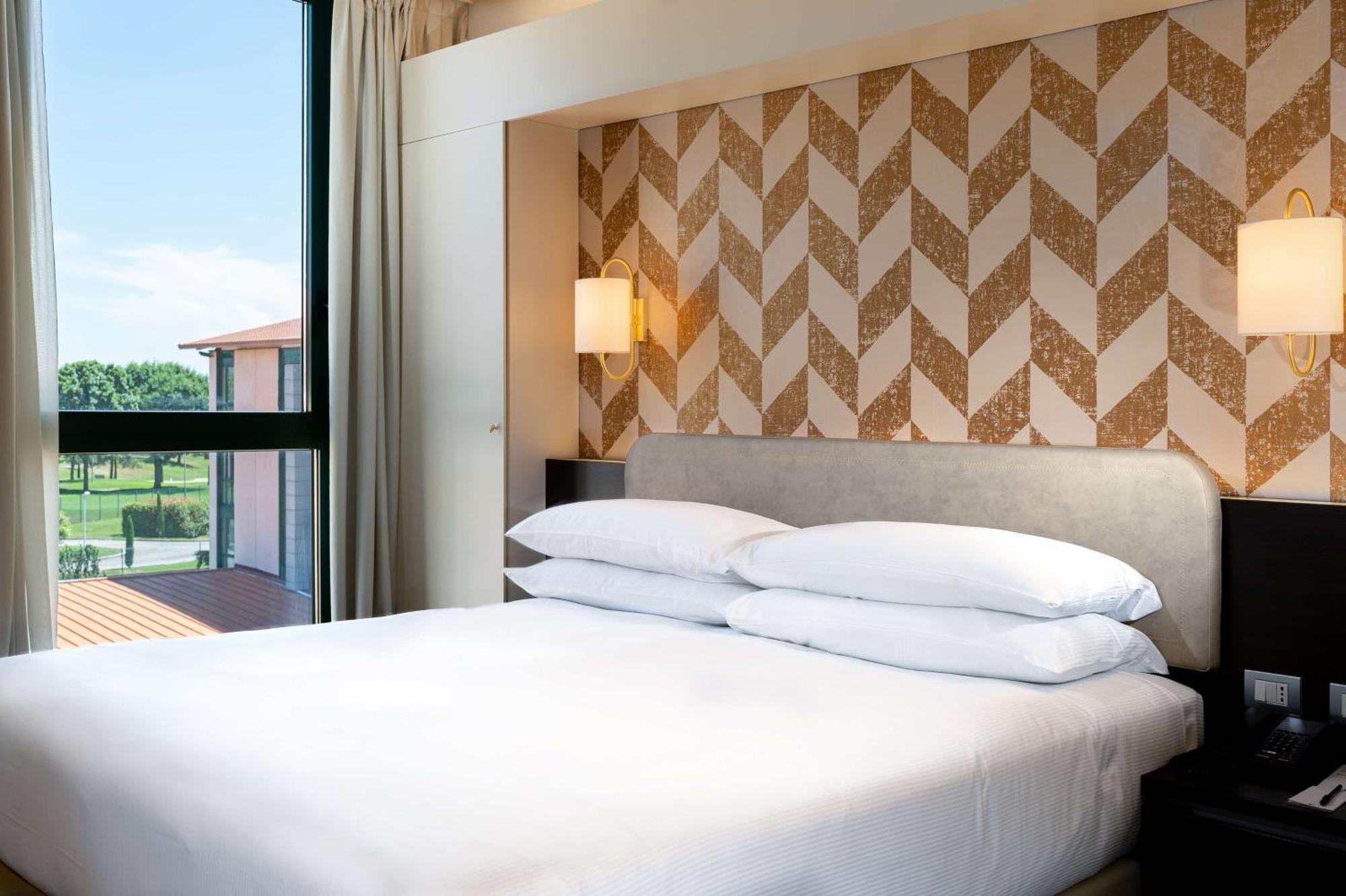 Doubletree By Hilton Milan Malpensa Solbiate Olona Hotel Eksteriør billede