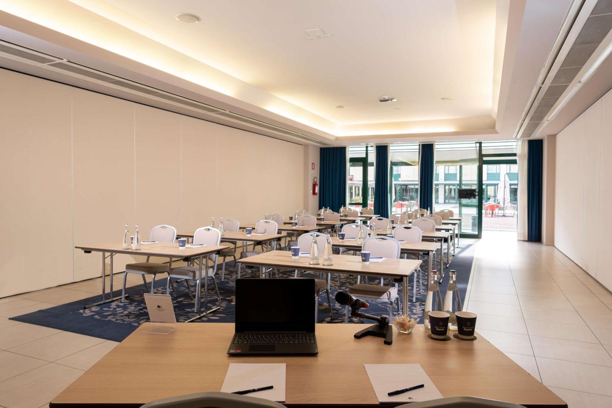 Doubletree By Hilton Milan Malpensa Solbiate Olona Hotel Eksteriør billede