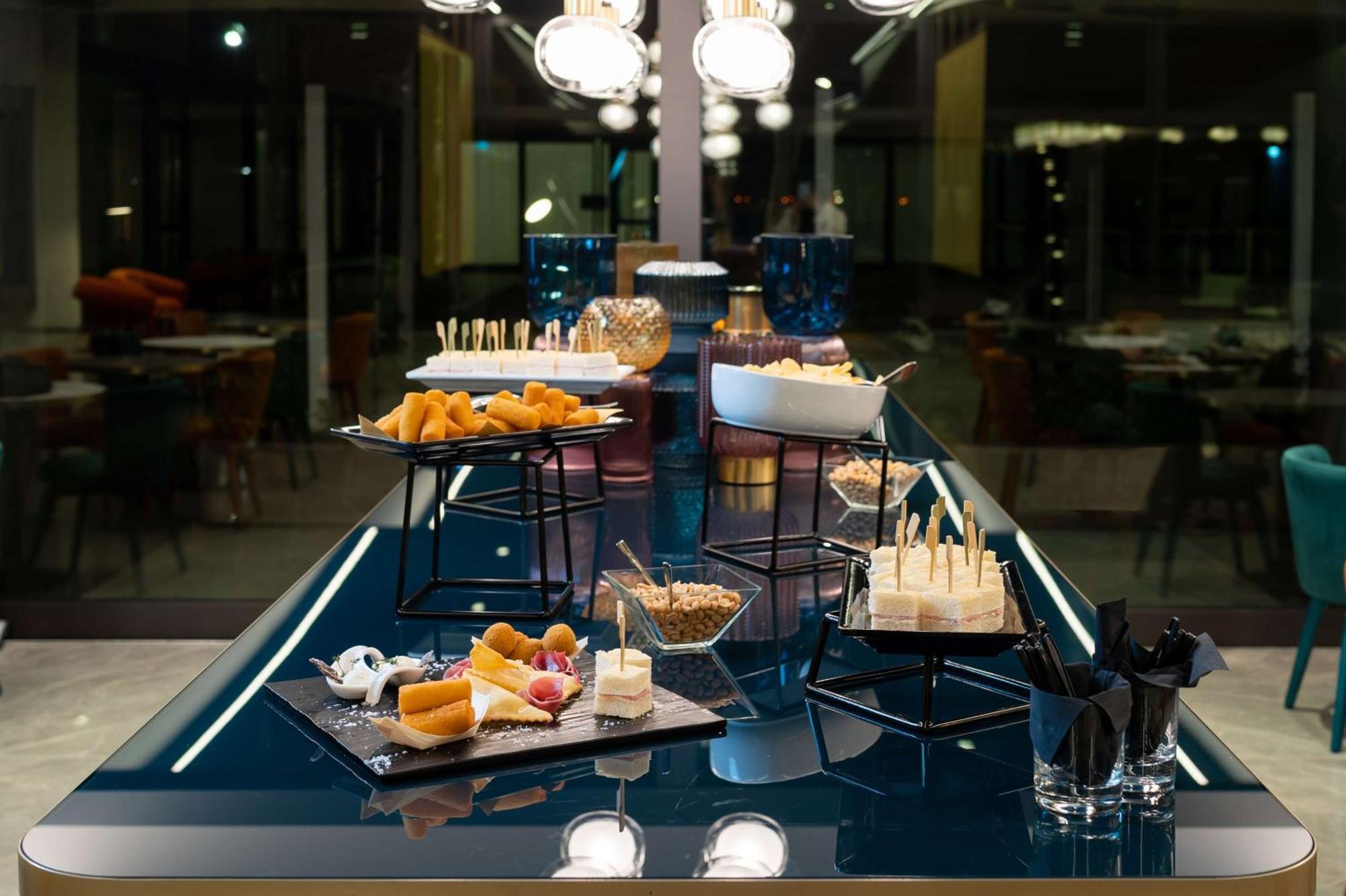 Doubletree By Hilton Milan Malpensa Solbiate Olona Hotel Eksteriør billede