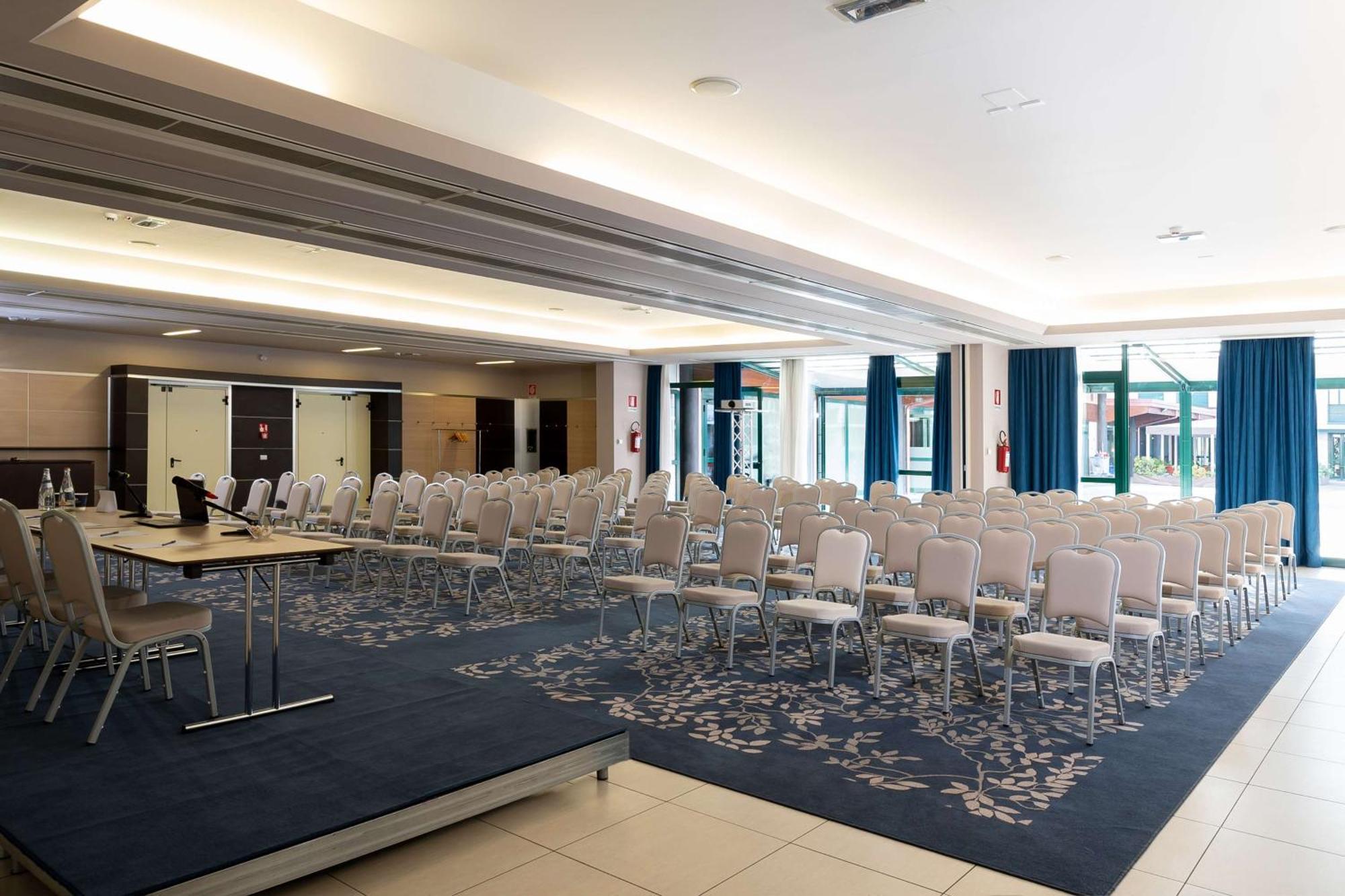 Doubletree By Hilton Milan Malpensa Solbiate Olona Hotel Eksteriør billede