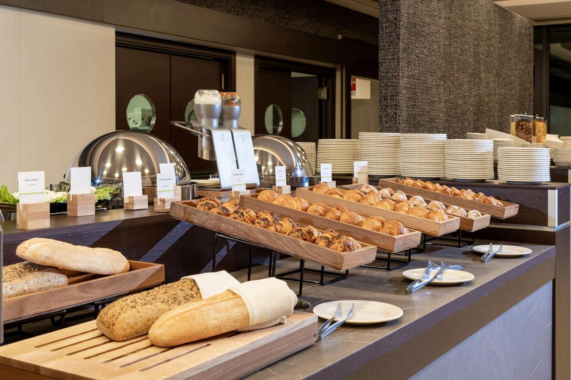 Doubletree By Hilton Milan Malpensa Solbiate Olona Hotel Eksteriør billede
